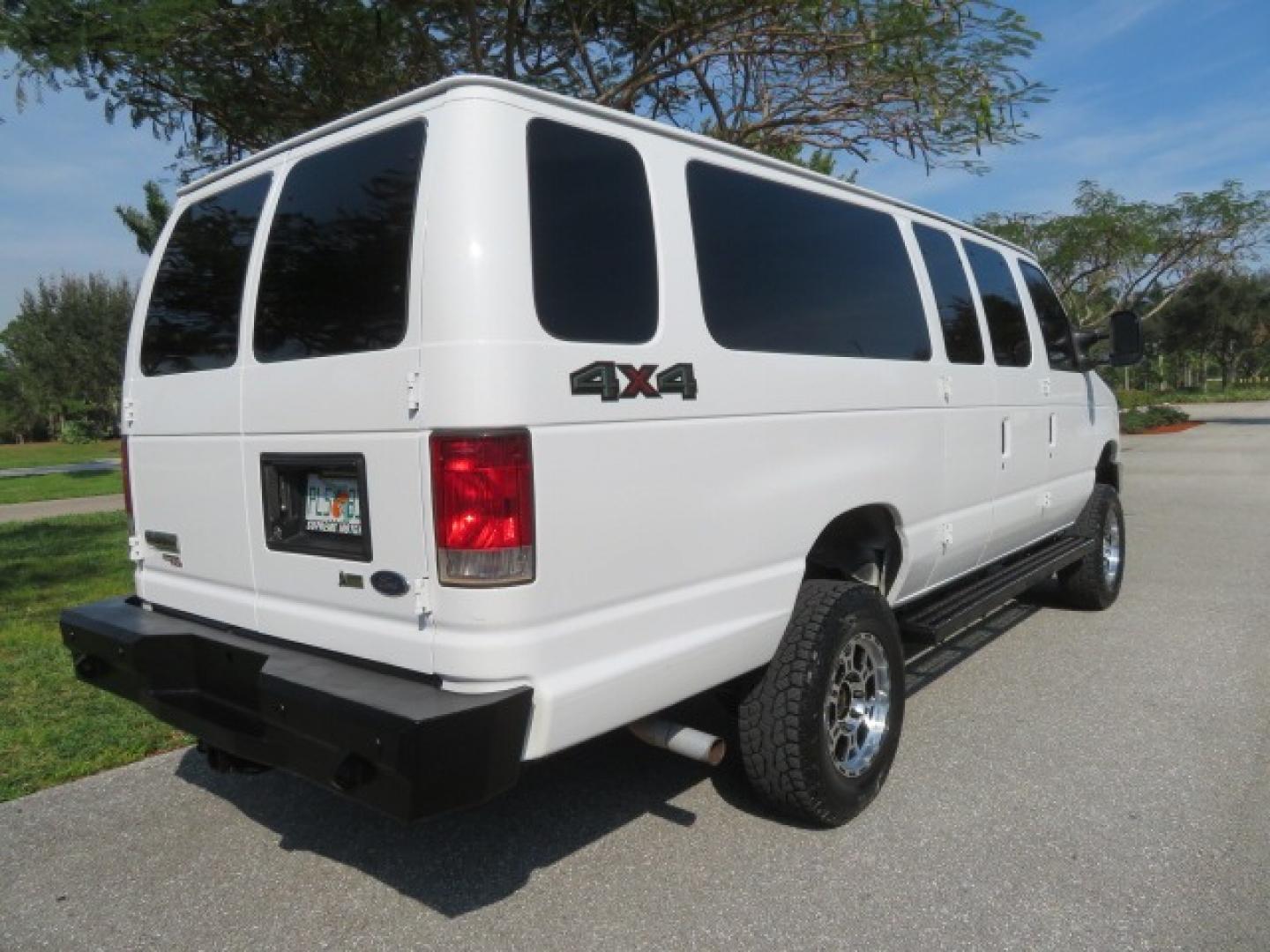 2014 White /GRAY Ford E-Series Wagon XLT (1FBSS3BL6ED) , AUTOMATIC transmission, located at 4301 Oak Circle #19, Boca Raton, FL, 33431, (954) 561-2499, 26.388861, -80.084038 - Photo#38